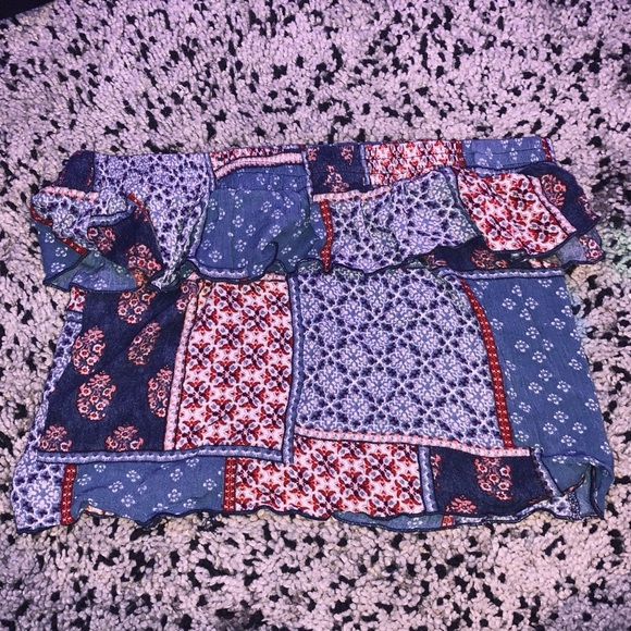 Crop Top w/ Pattern - Picture 2 of 2